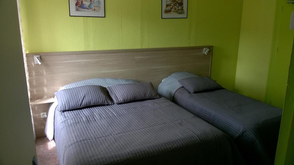 Hotel Des Voyageurs Vorey Habitación foto