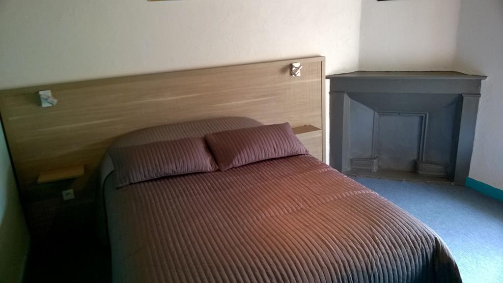 Hotel Des Voyageurs Vorey Habitación foto